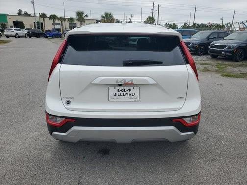 Snow White Pearl 2026 Kia Niro LX