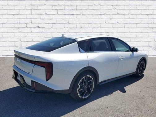 Snow White Pearl 2026 Kia K4 GT-LINE