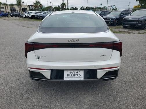 Snow White Pearl 2026 Kia K5 GT-Line