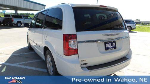 2016 Chrysler Town & Country Touring