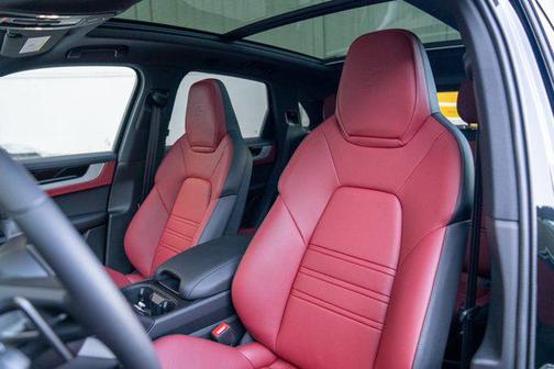 Chromite Black Metallic 2026 Porsche Cayenne Cayenne