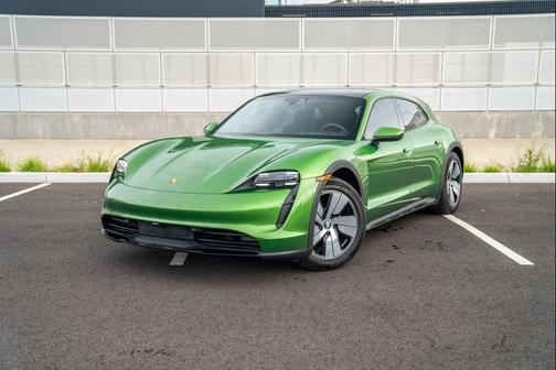 Mamba Green Metallic 2023 Porsche Taycan 4S