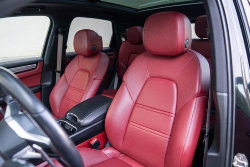2023 Porsche Cayenne Platinum Edition