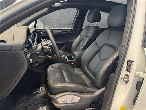 2022 Porsche Macan Base
