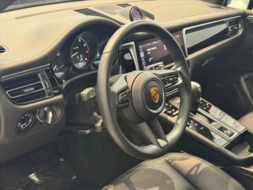 2022 Porsche Macan Base