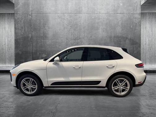 2022 Porsche Macan Base