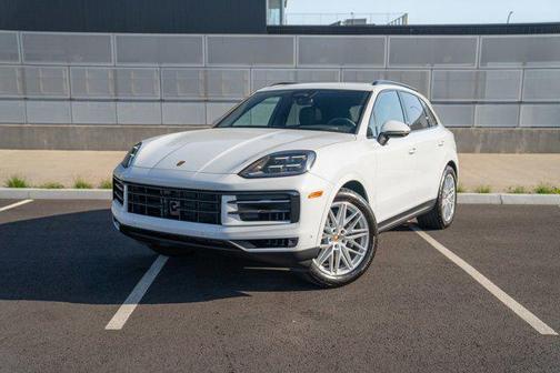 Carrara White Metallic 2026 Porsche Cayenne Cayenne