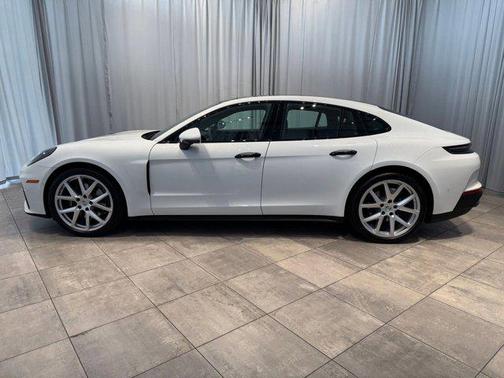 2024 Porsche Panamera 4