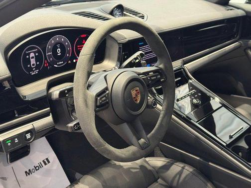 2024 Porsche Panamera 4