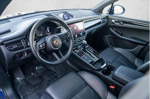 Gentian Blue 2024 Porsche Macan Macan