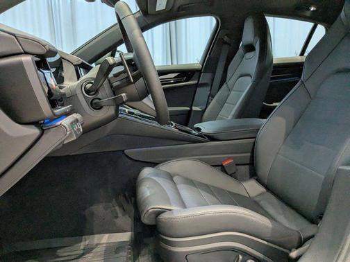 2025 Porsche Panamera RWD