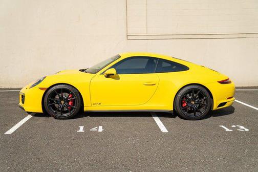 2017 Porsche 911 Carrera GTS