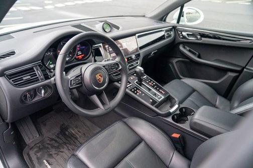 2025 Porsche Macan AWD