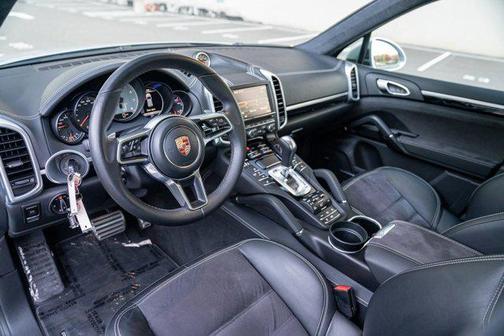 2016 Porsche Cayenne GTS