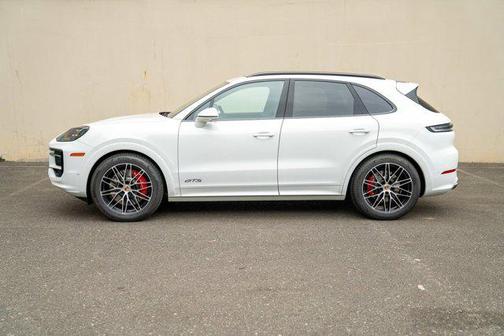 2025 Porsche Cayenne GTS