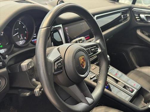 2022 Porsche Macan Base