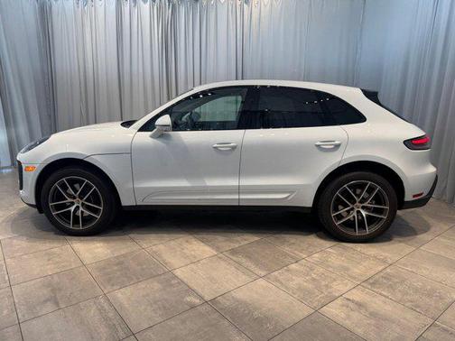2022 Porsche Macan AWD