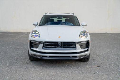 2025 Porsche Macan AWD