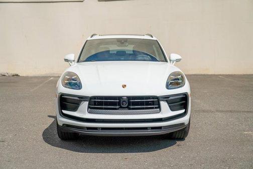 2025 Porsche Macan AWD