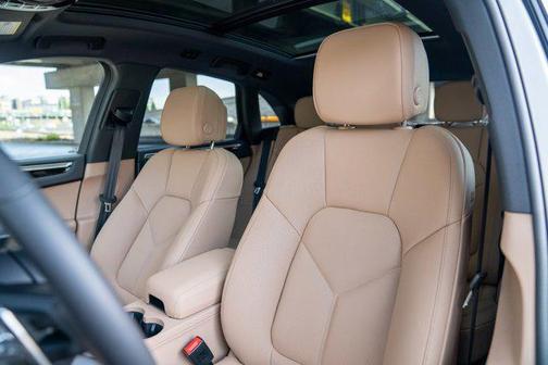 2025 Porsche Macan AWD