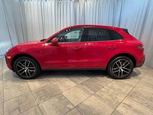 2025 Porsche Macan AWD