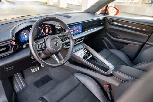 2024 Porsche Macan Turbo