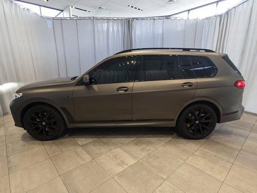 2022 BMW X7 M50i