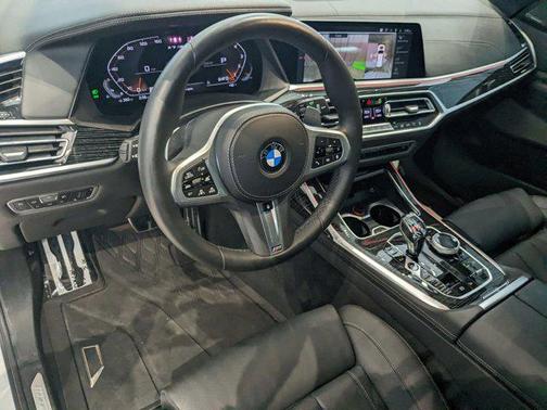 2022 BMW X7 M50i
