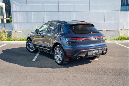 Night Blue Metallic 2022 Porsche Macan Macan