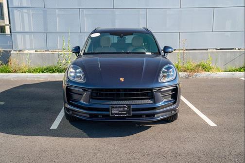 Night Blue Metallic 2022 Porsche Macan Macan