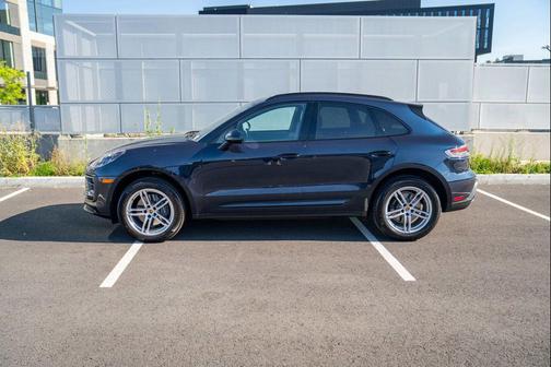Night Blue Metallic 2022 Porsche Macan Macan