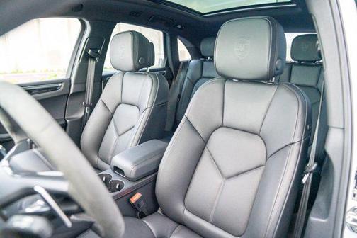 2025 Porsche Macan AWD
