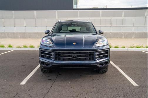 Algarve Blue Metallic 2026 Porsche Cayenne Cayenne