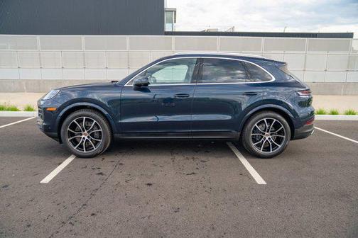 Algarve Blue Metallic 2026 Porsche Cayenne Cayenne
