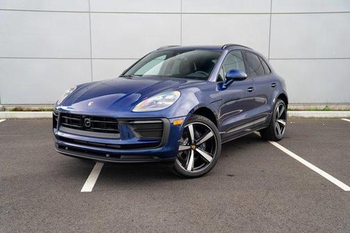 Gentian Blue Metallic 2026 Porsche Macan Macan