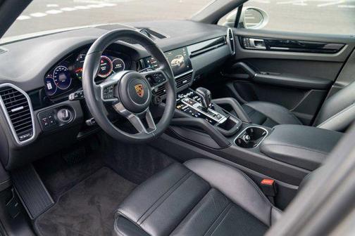 2023 Porsche Cayenne Platinum Edition