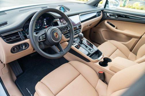 2026 Porsche Macan AWD