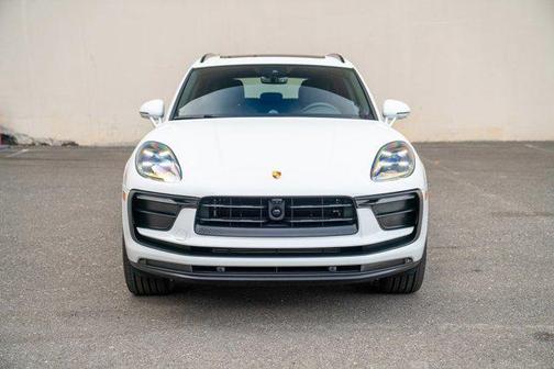 2025 Porsche Macan AWD