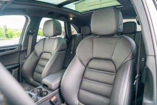 2025 Porsche Macan AWD