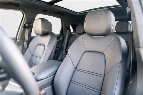 Chalk 2025 Porsche Cayenne Cayenne Turbo E-Hybrid