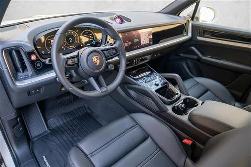 Carrara White Metallic 2026 Porsche Cayenne Cayenne