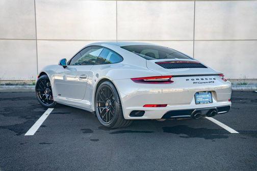 2018 Porsche 911 Carrera GTS
