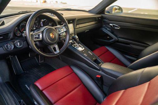 2018 Porsche 911 Carrera GTS