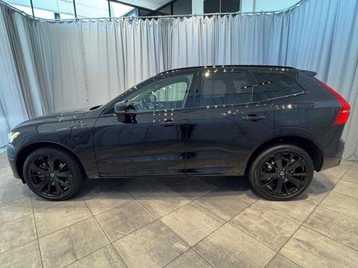 2024 Volvo XC60 Recharge Plug-In Hybrid T8 Ultimate Black Edition