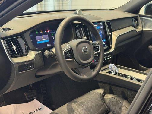 2024 Volvo XC60 Recharge Plug-In Hybrid T8 Ultimate Black Edition