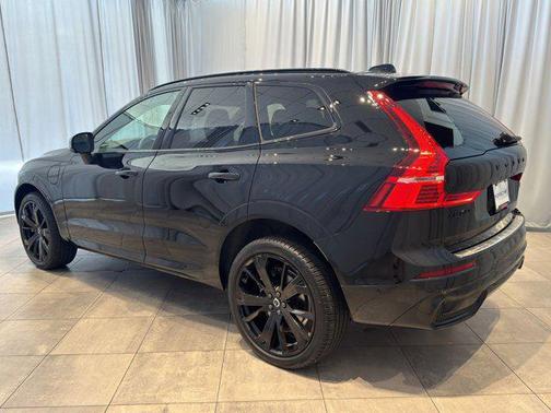 2024 Volvo XC60 Recharge Plug-In Hybrid T8 Ultimate Black Edition