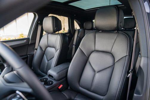 Jet Black Metallic 2026 Porsche Macan Macan