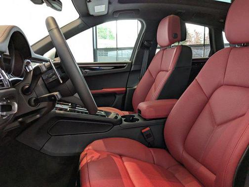 2025 Porsche Macan AWD