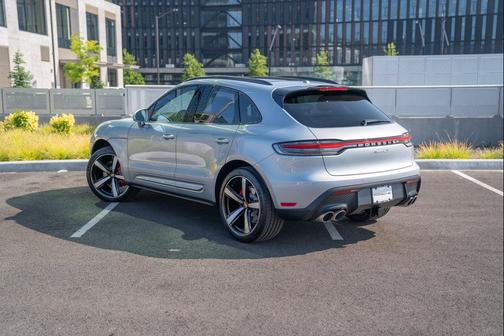 Dolomite Silver Metallic 2026 Porsche Macan Macan
