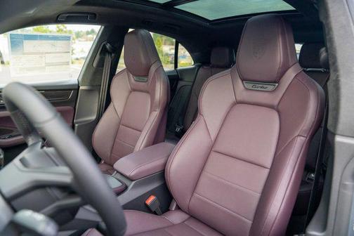 2025 Porsche Macan Turbo